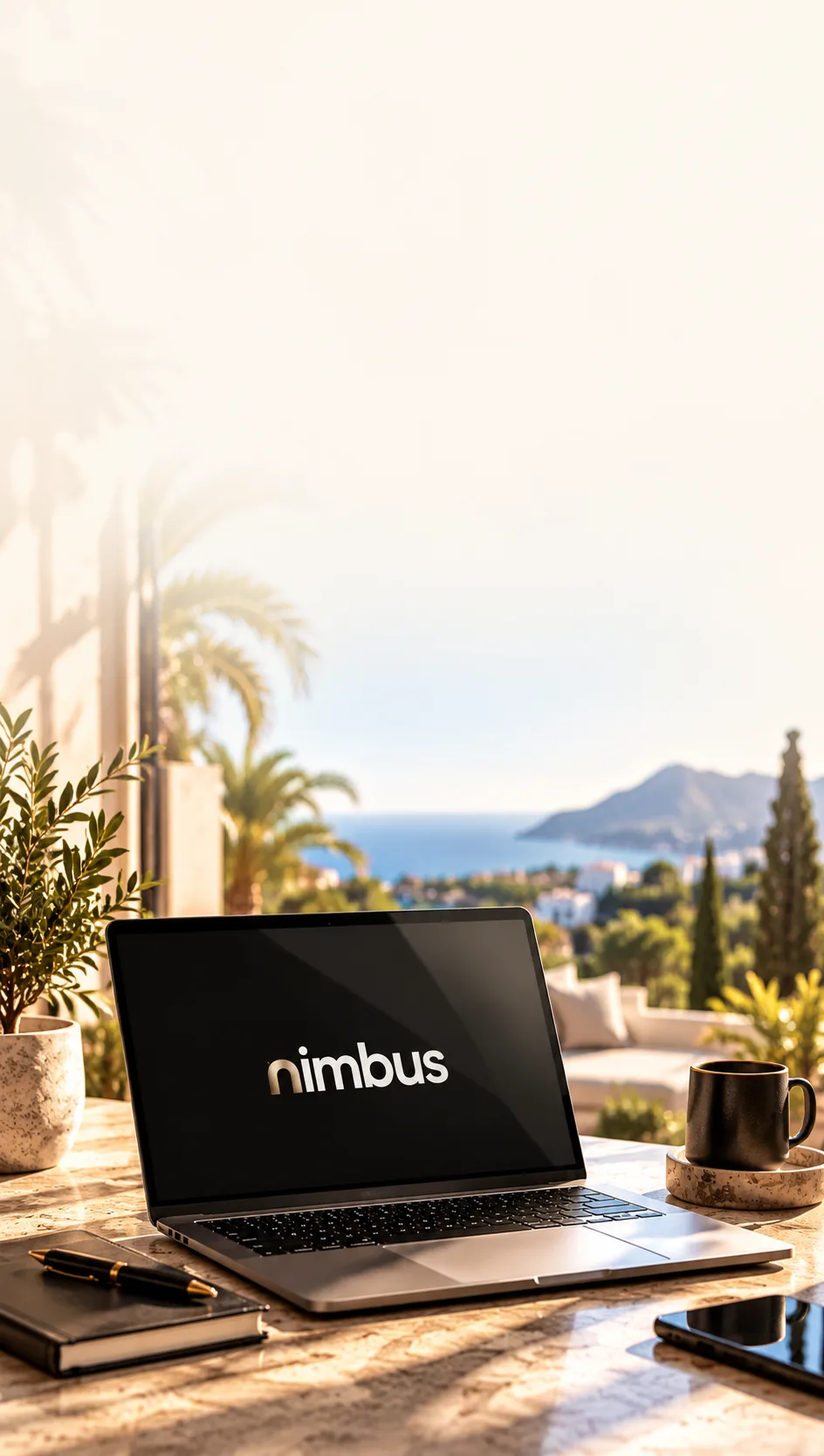 Portátil con el nombre de Nimbus en una terraza con vistas al mar